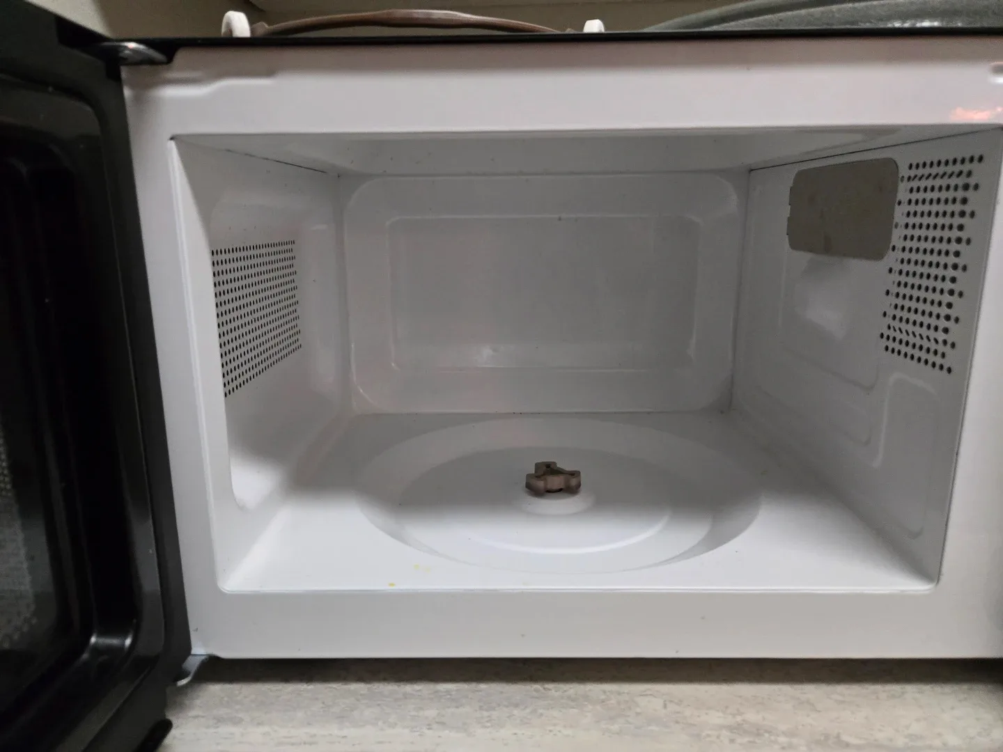 Moving sale: RCA RMW733-BLACK Microwave Oven image indicator(2)