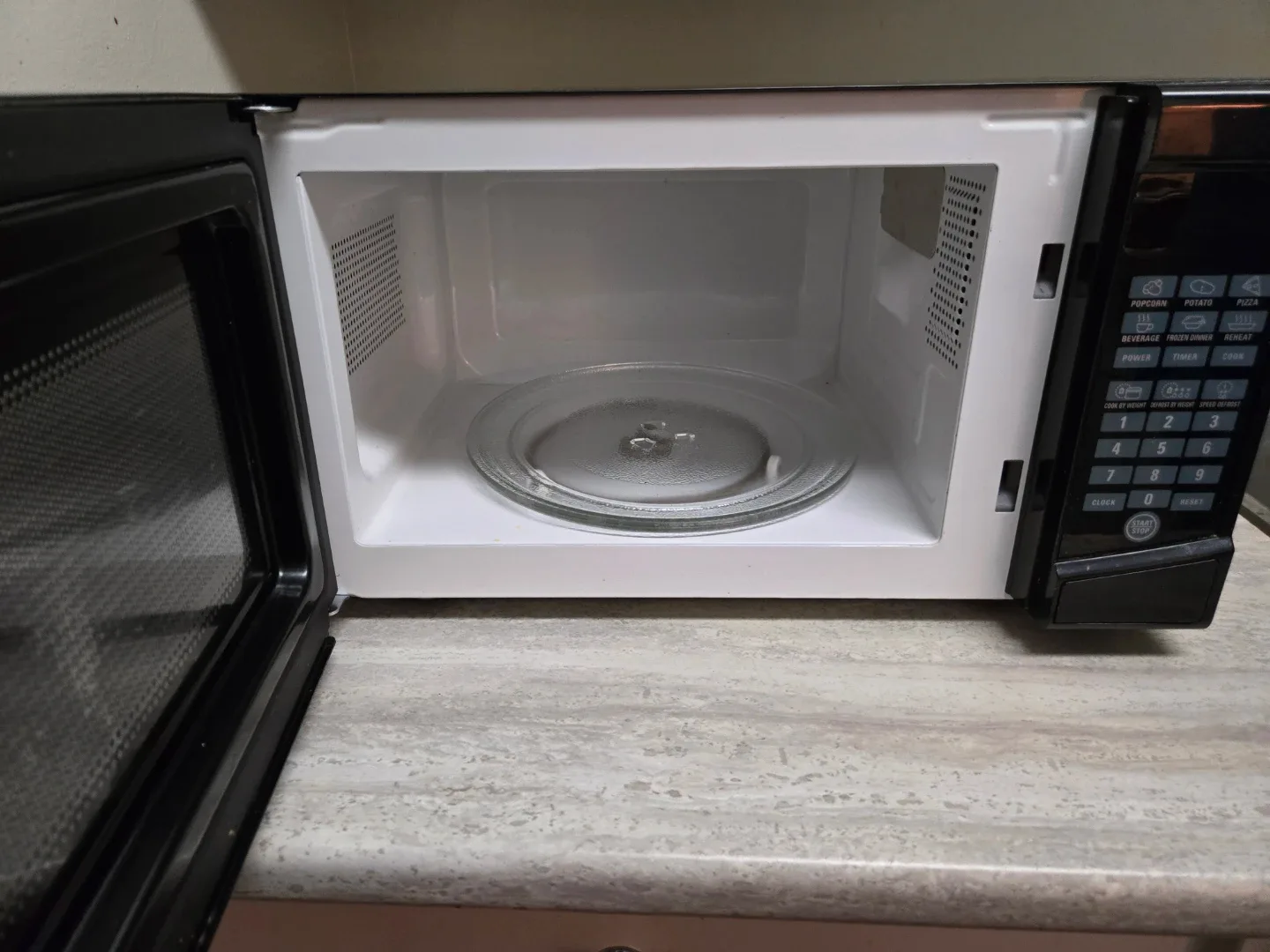 Moving sale: RCA RMW733-BLACK Microwave Oven image indicator(4)