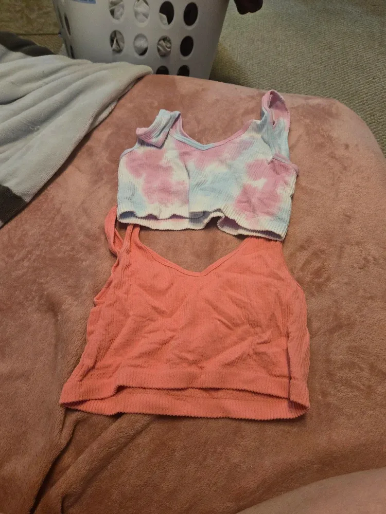 Kids sports bra size 14 to 16.