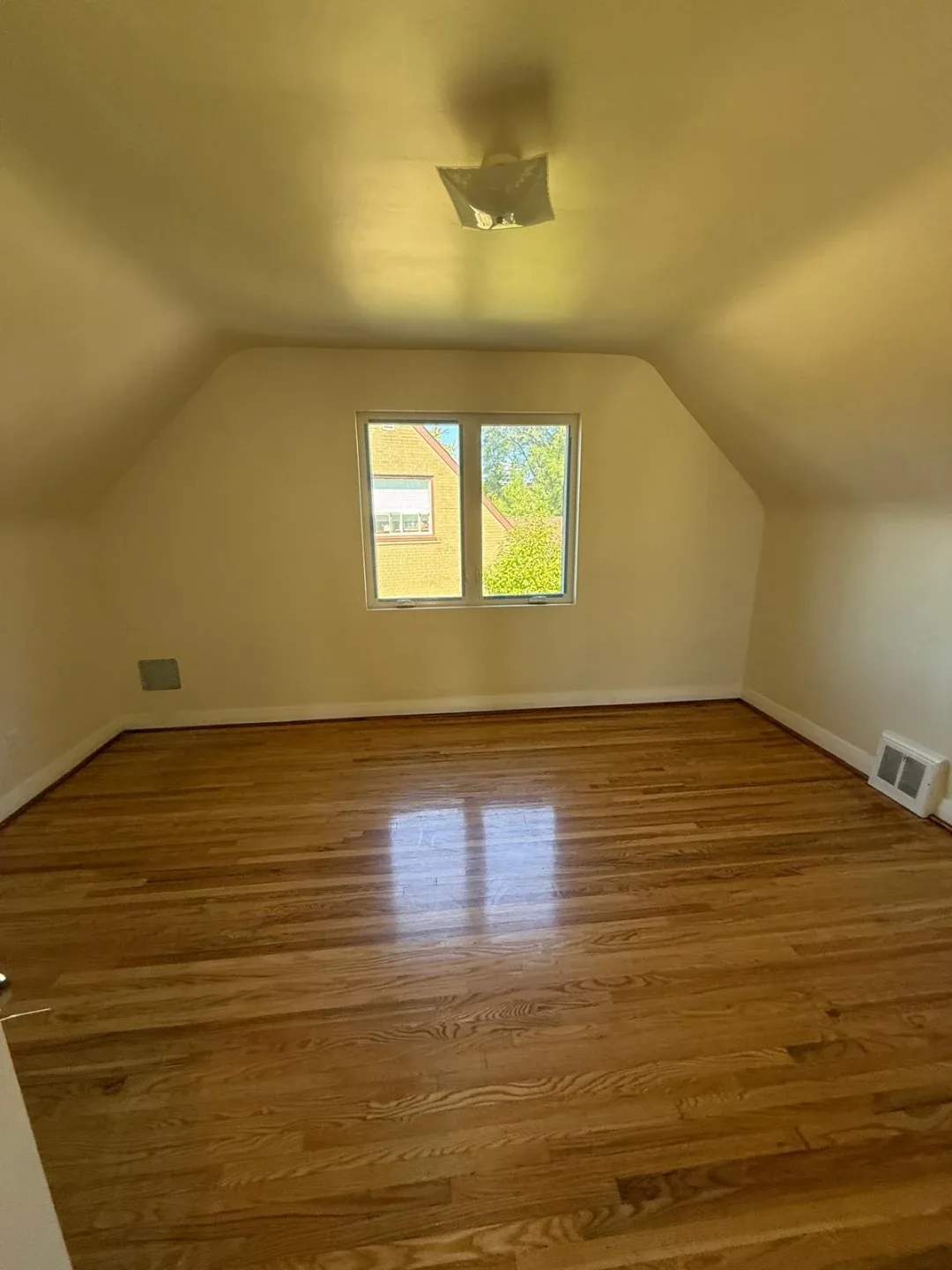 HOUSE FOR RENT image indicator(9)