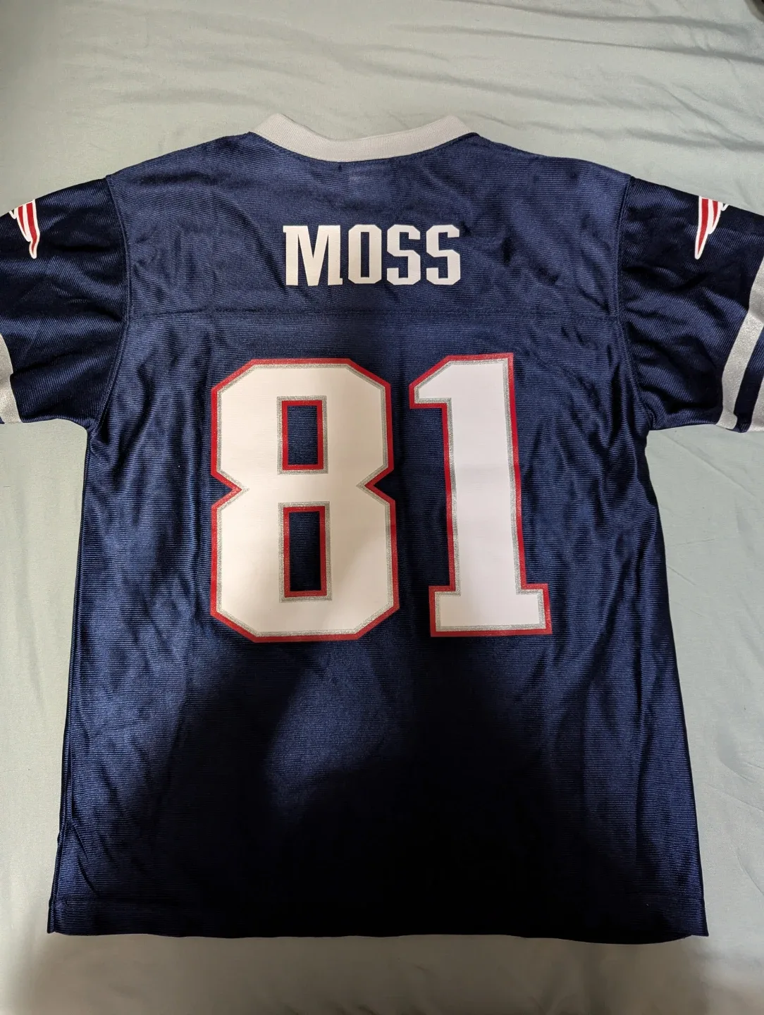 New England Patriots Randy Moss #81 Jersey. Size youth medium
