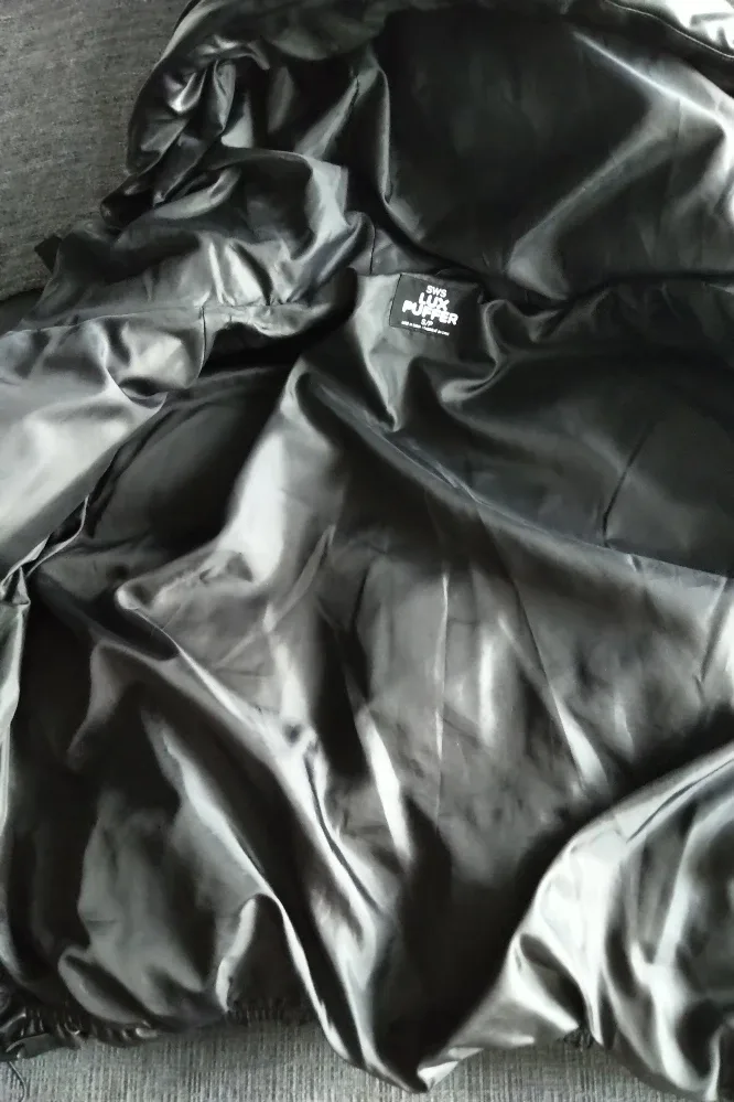 SWS Lux Puffer - Black, Size fits S-M image indicator(9)