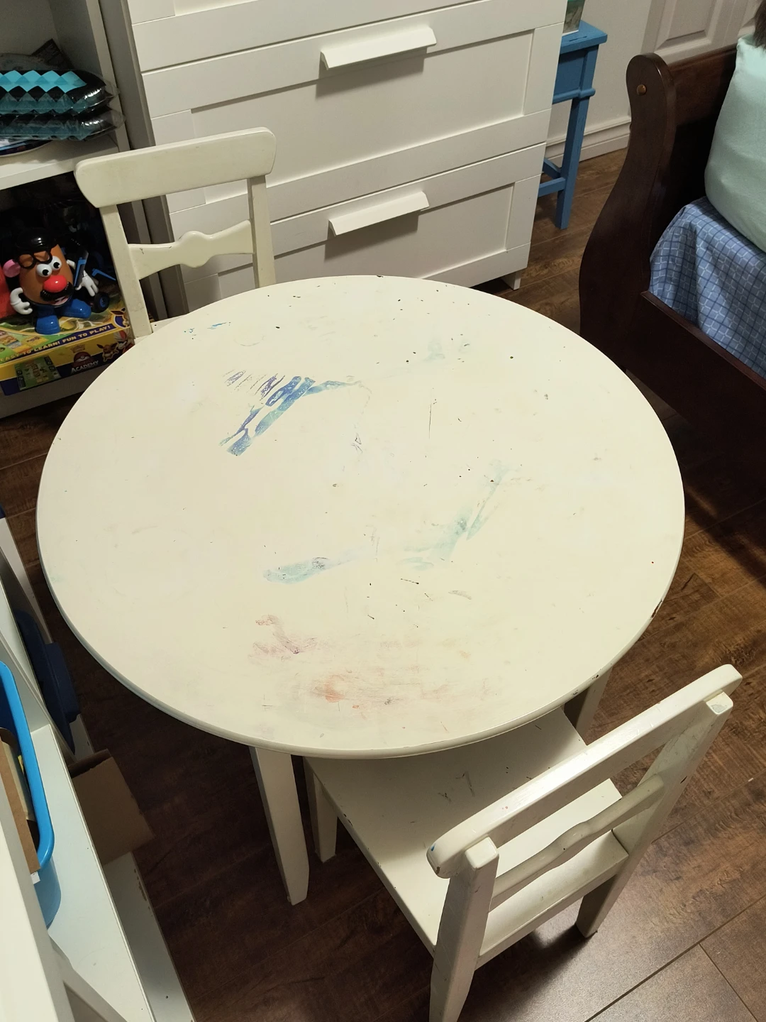 FREE Kids White Round Table with Chairs - photo 2