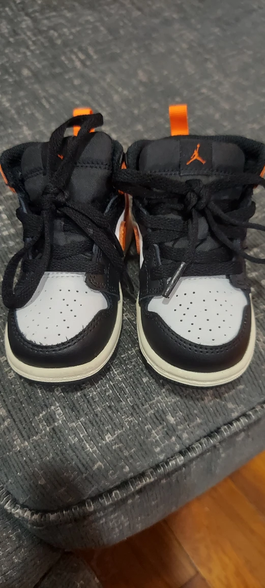 Nike Air Jordan 1 Toddler Shoes - Size 5.5 - photo 3