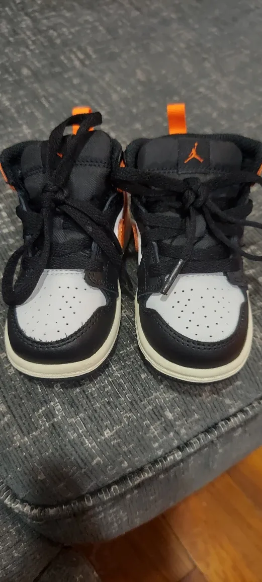 Nike Air Jordan 1 Toddler Shoes - Size 5.5 image indicator(3)