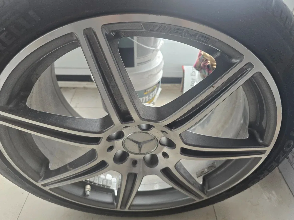 Mercedes AMG Pirelli Winter Tires image indicator(5)