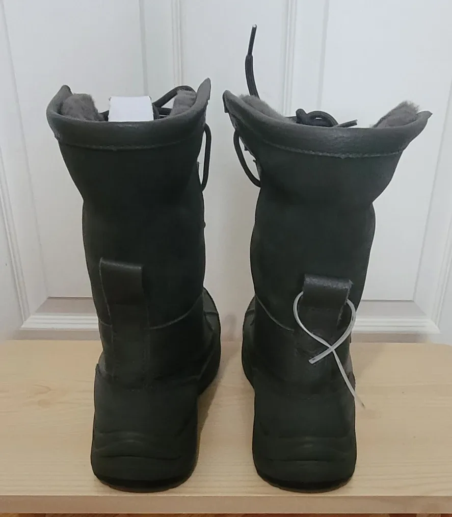 Brand New UGG Adirondack Boot III - Women's Size 8.5 - Black image indicator(7)