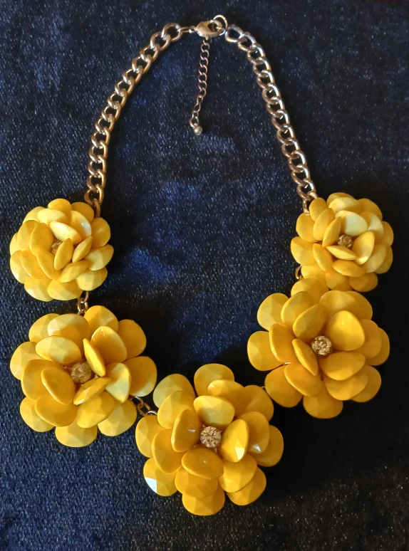Mid-Century Inspired Yellow Floral Necklace - photo 2