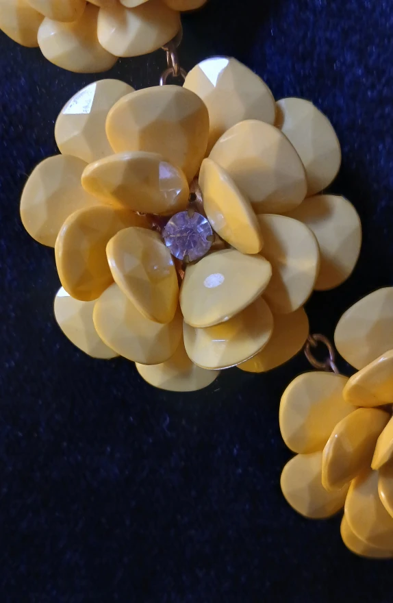 Mid-Century Inspired Yellow Floral Necklace - photo 5