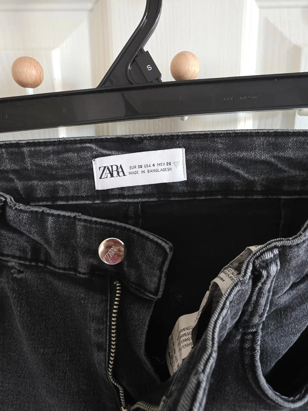 Zara Black Denim Jeans - Size EUR 36 image indicator(2)