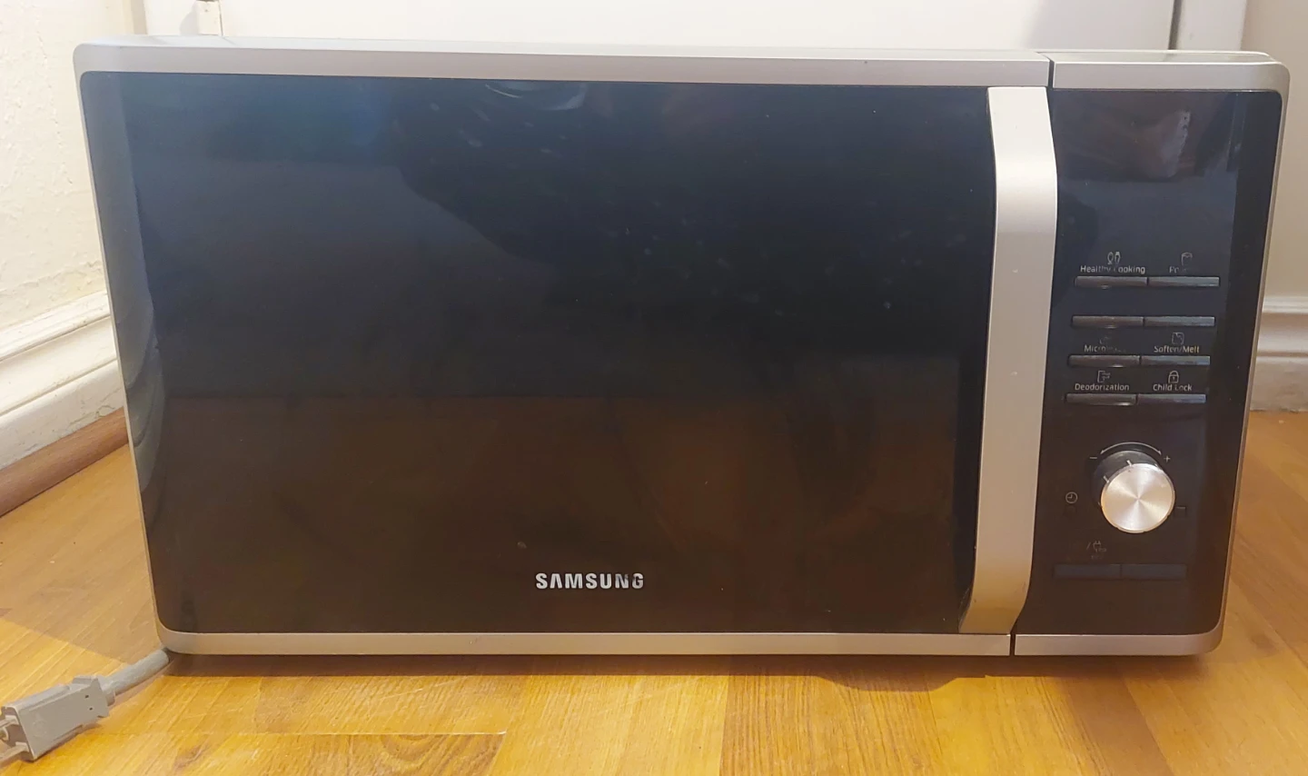 Samsung MS11J5023AS Microwave Oven