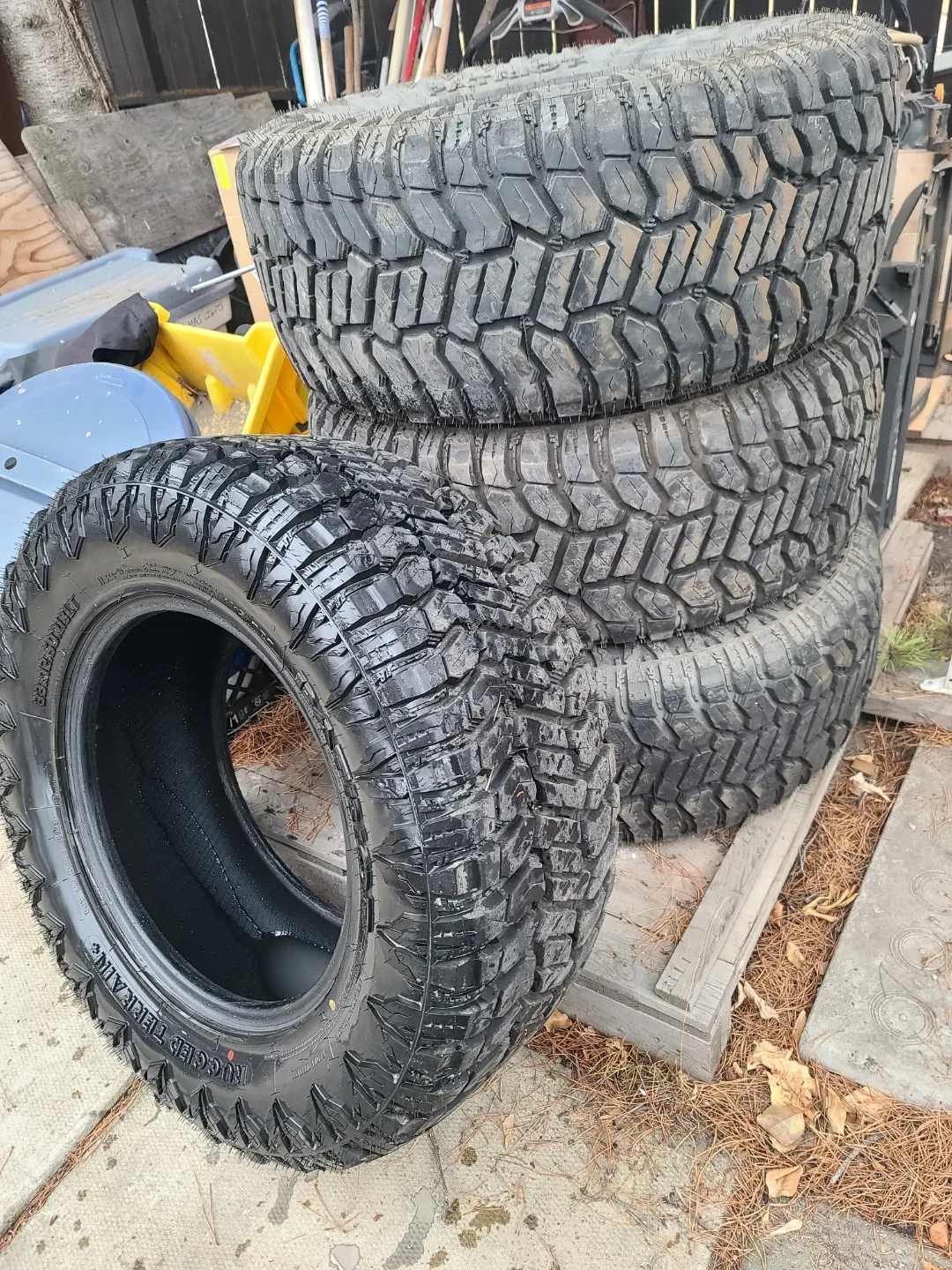 Rugged Terrain Tires 33x12.50R18LT