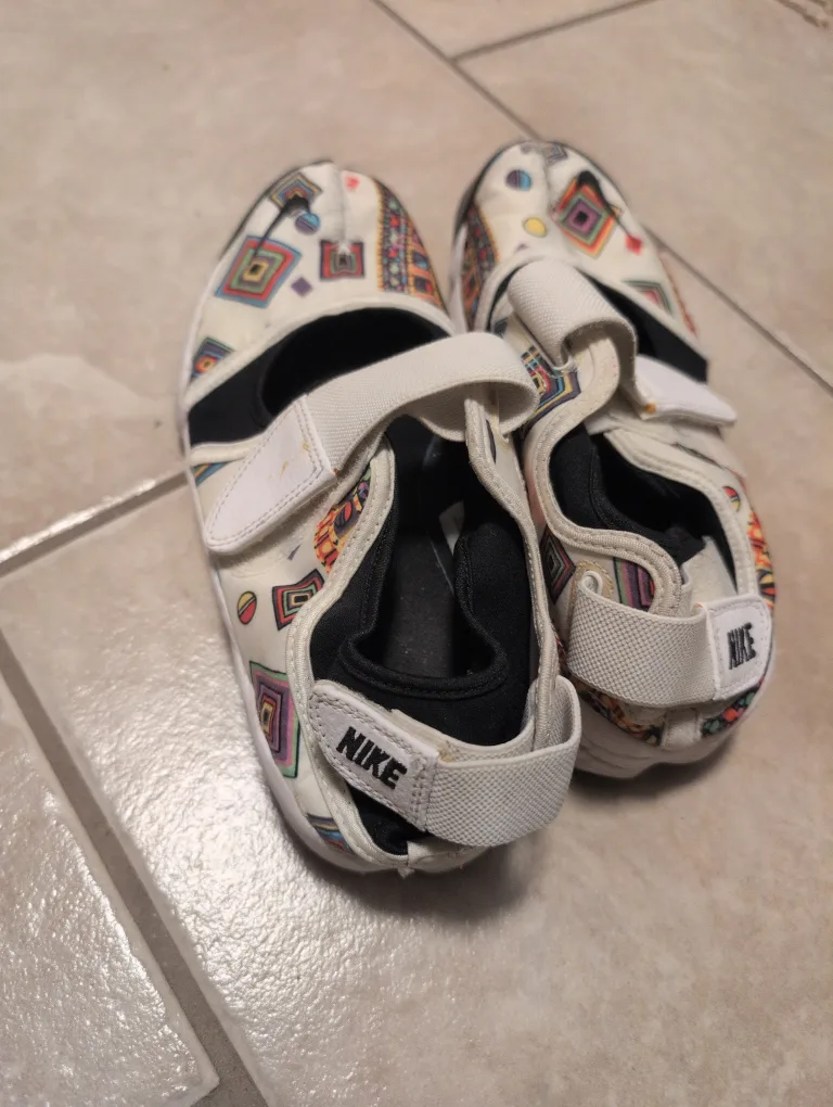 Nike Air Rift Multi-Colour Size 9 US image indicator(2)