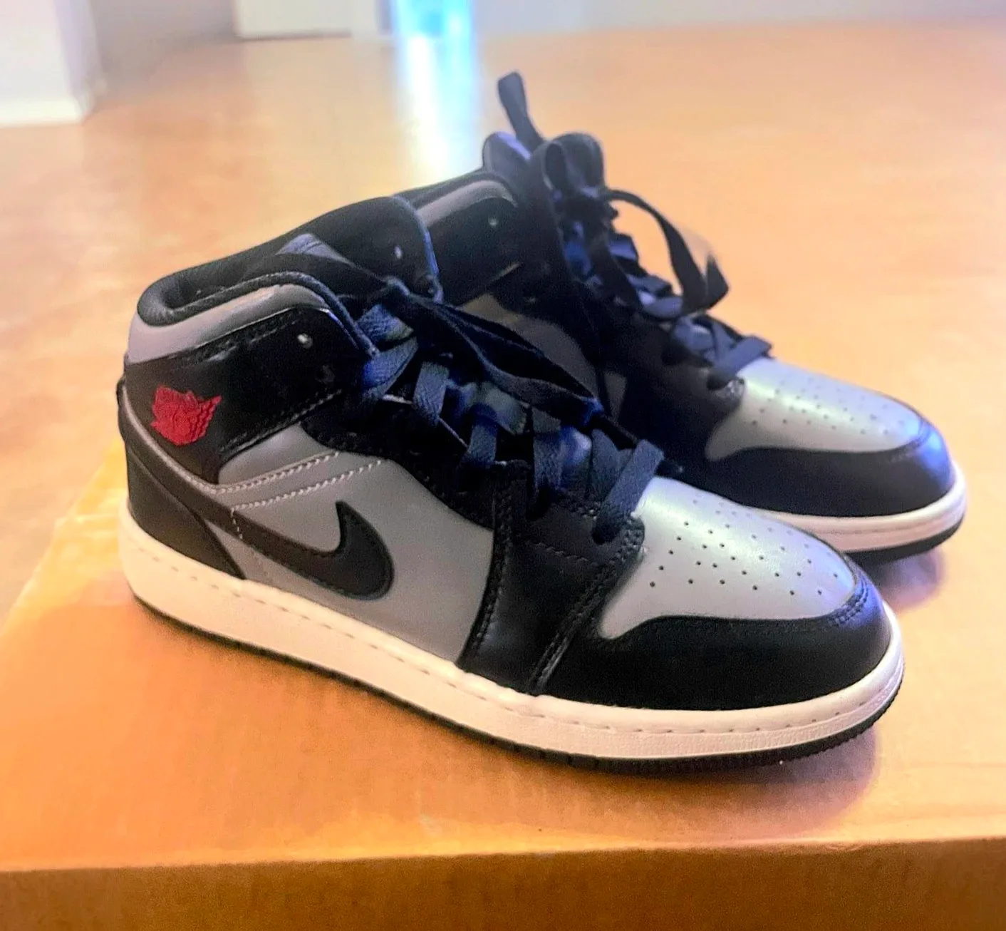 Air Jordan 1 Mid Shadow Black/Grey image indicator(3)