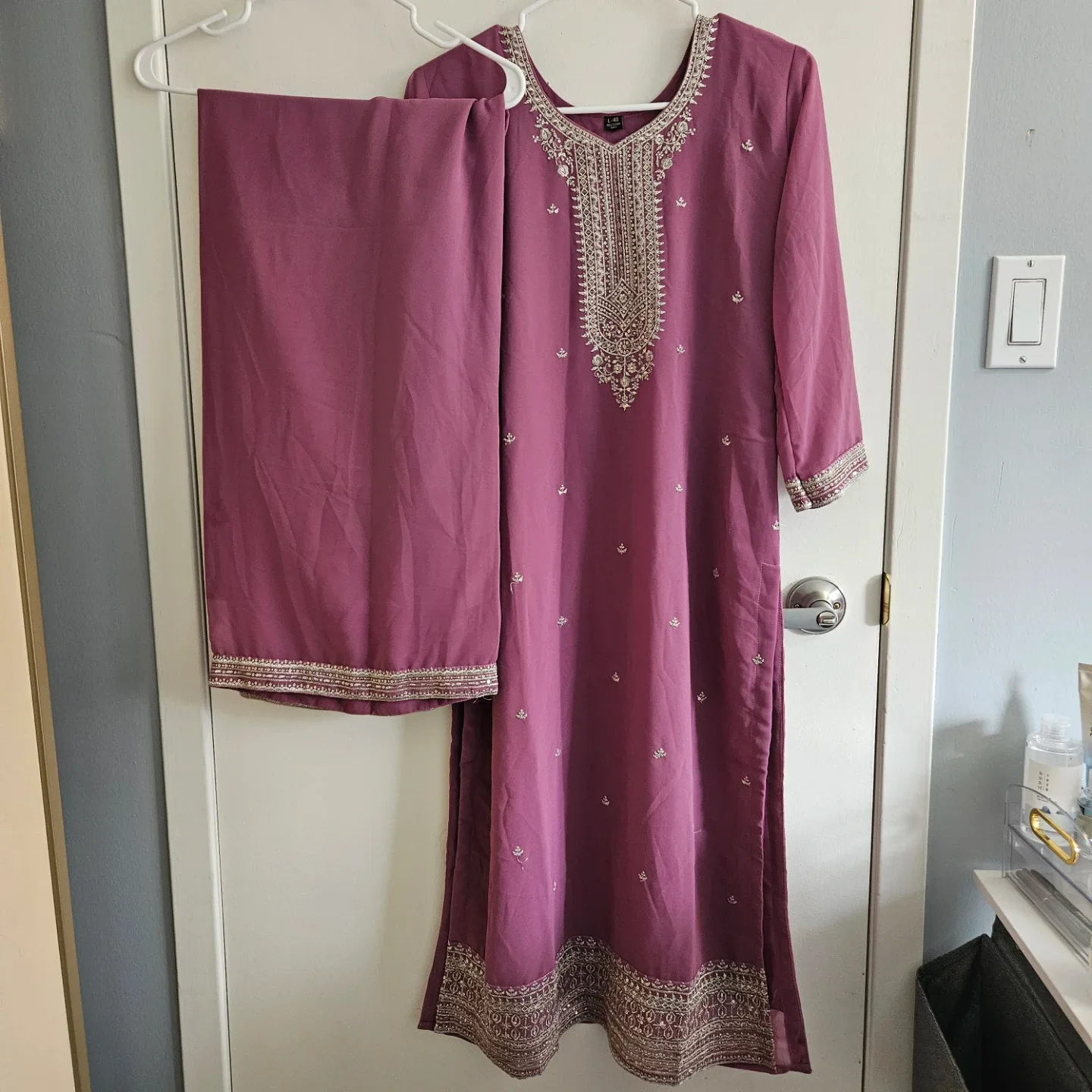 Salwar Kameez Suit - Maroon, Size medium image indicator(2)