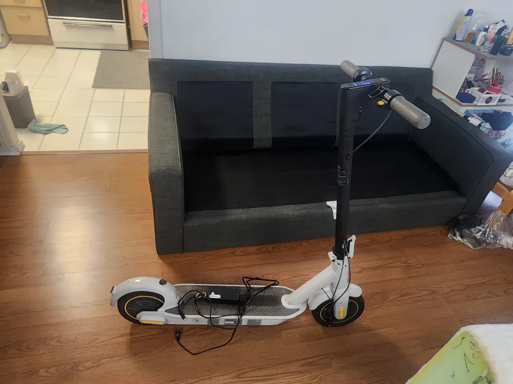 Segway Ninebot MAX Electric Scooter image indicator(3)