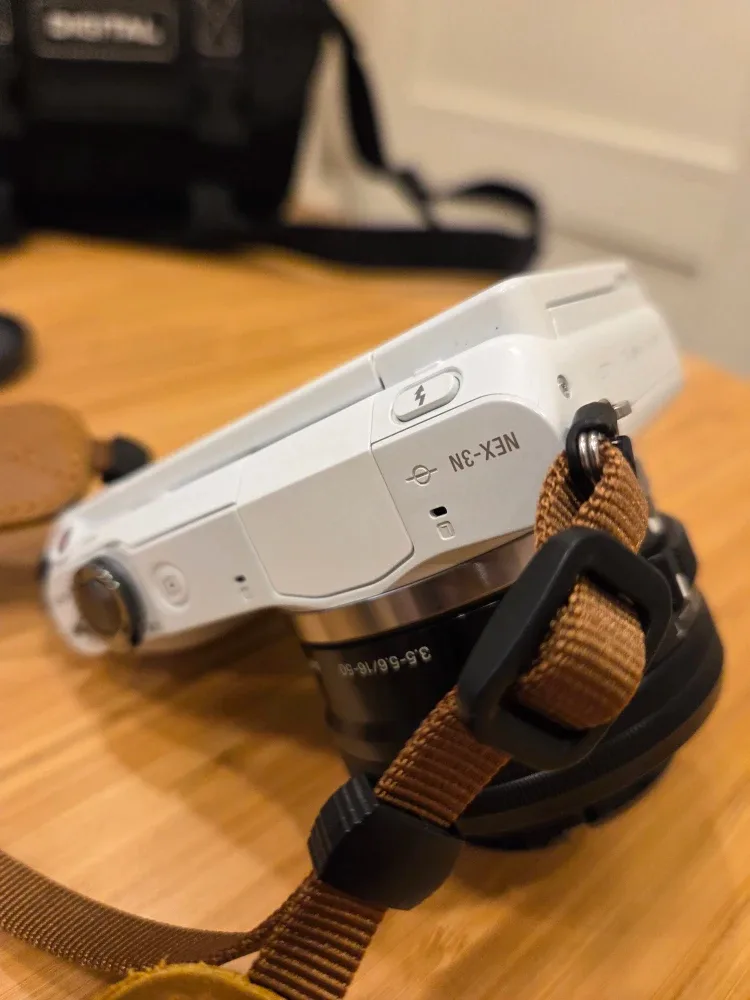 Sony NEX-3N Digital Camera - White image indicator(4)