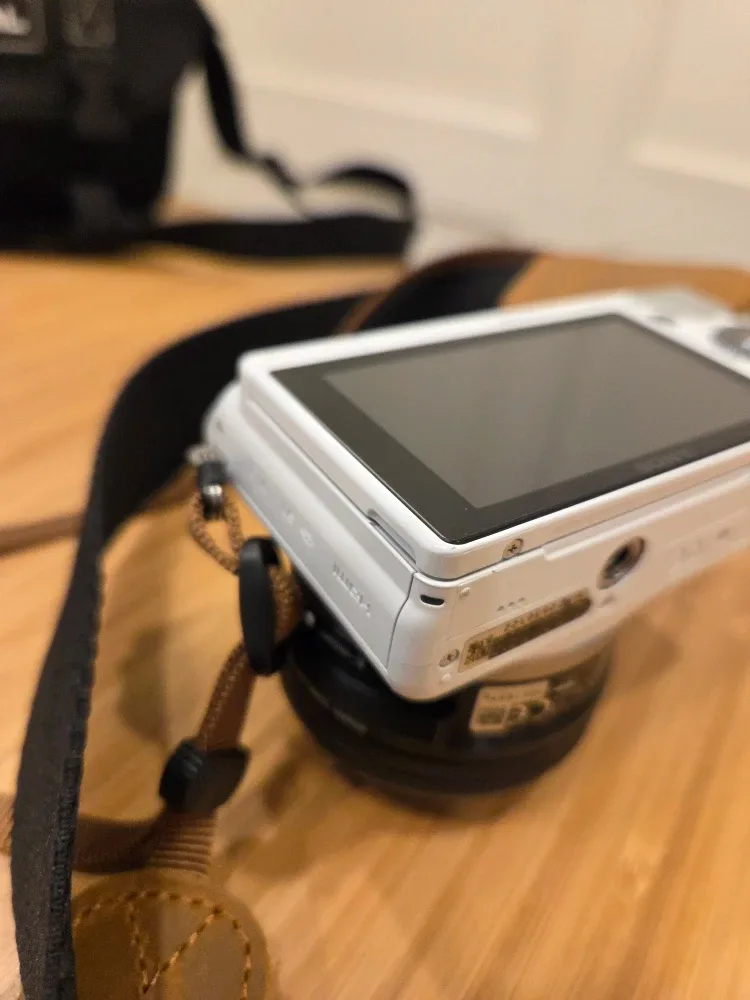 Sony NEX-3N Digital Camera - White image indicator(8)