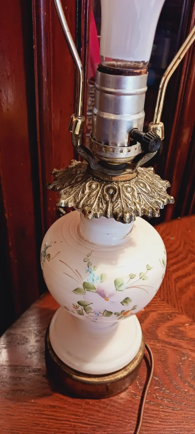 Vintage Mid Century Handpainted Porcelain Lamp. Works !! thumbnail