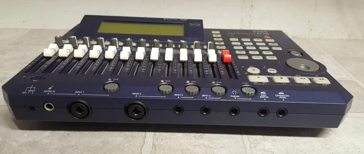 Korg D16 Digital Recording Studio image indicator(2)