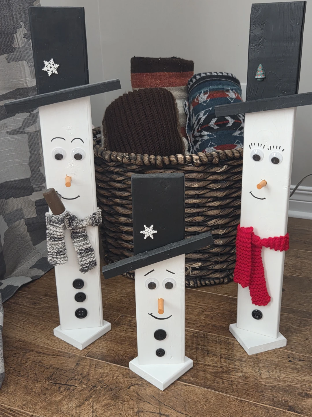 Wooden snowmen