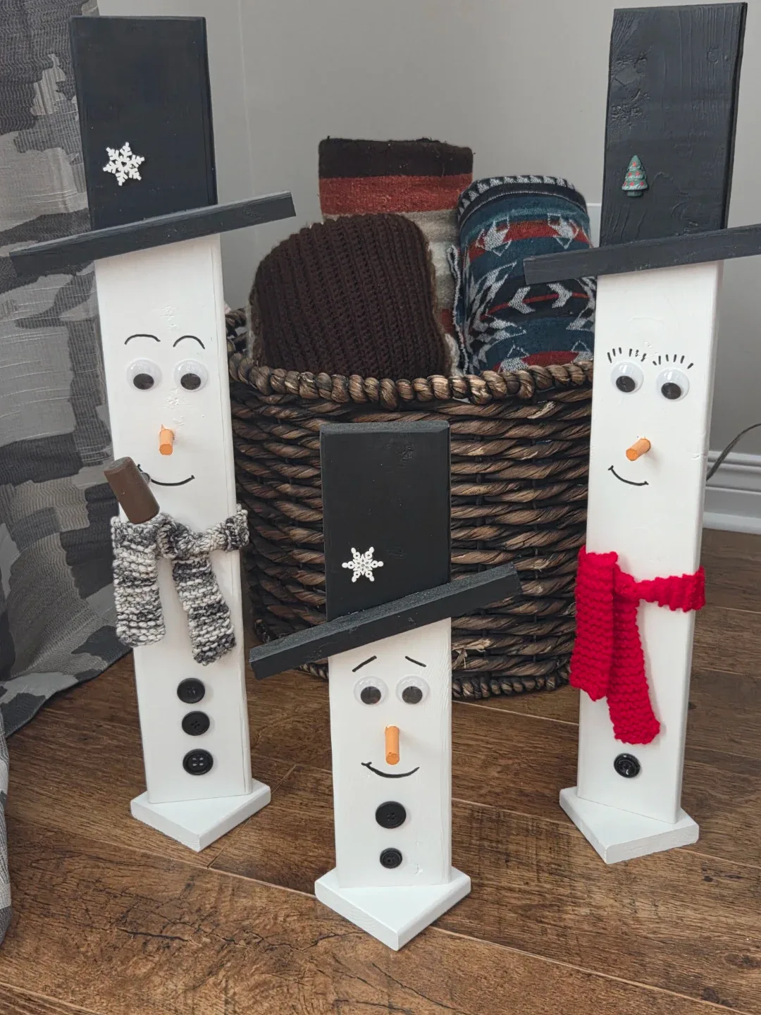 Wooden snowmen