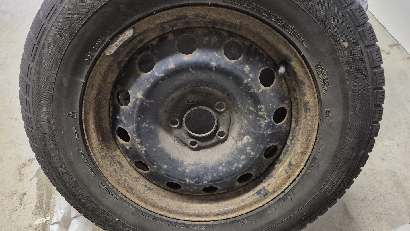 (235/65/17)Hyundai Santa Fe winter tire/rim set - photo 2