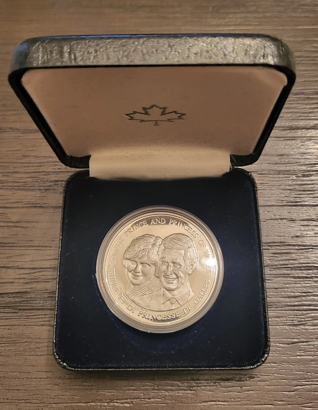 1983 Prince & Princess of Wales Commemorative Silver Coin - photo 2
