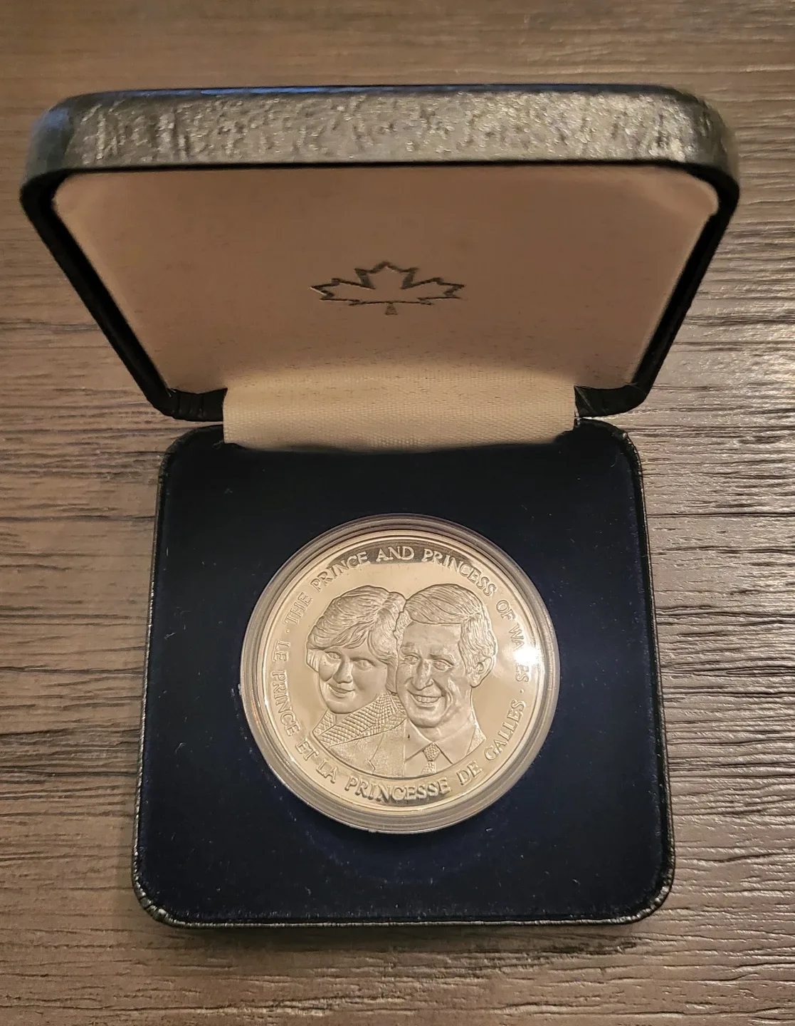 1983 Prince & Princess of Wales Commemorative Silver Coin image indicator(2)