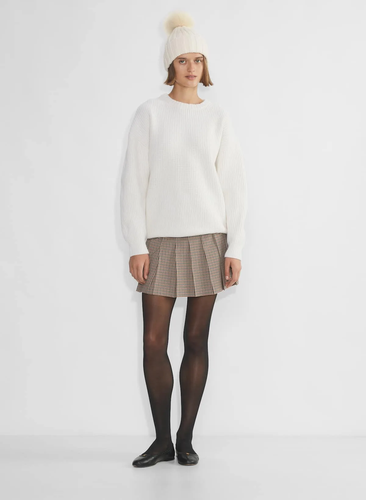 Aritzia Pom Beanie image indicator(2)