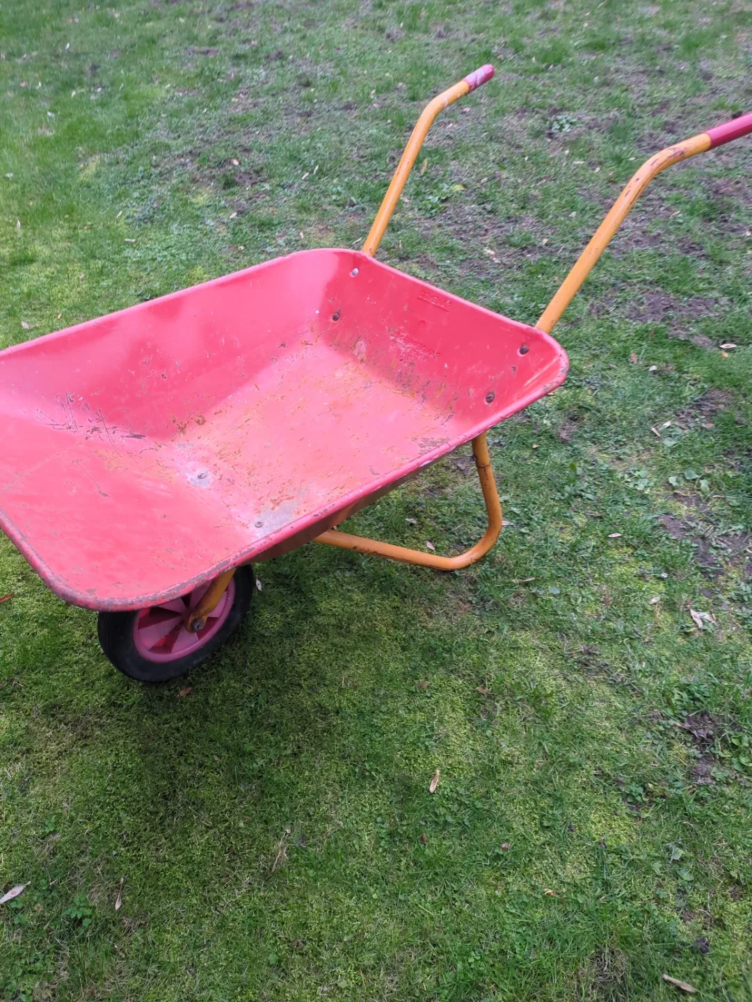 Used Red Wheelbarrow 🥕 image indicator(2)