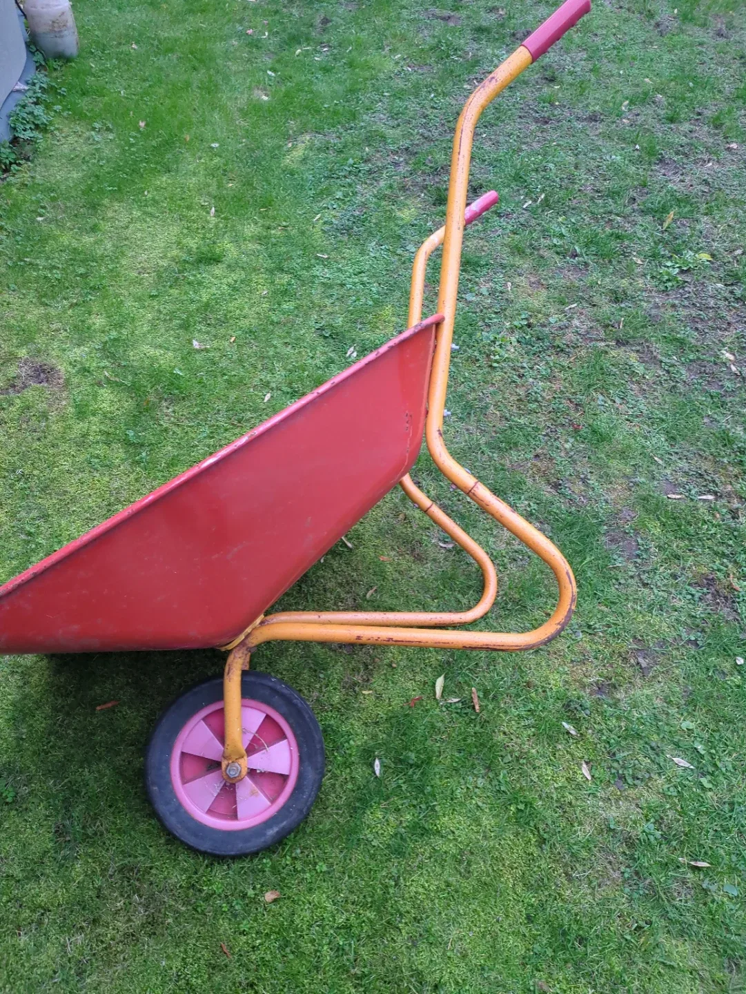 Used Red Wheelbarrow 🥕 image indicator(3)