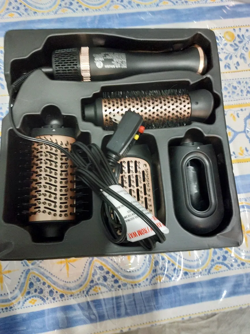 4 in 1 Hot Air Brush - Curler & Straightener image indicator(3)