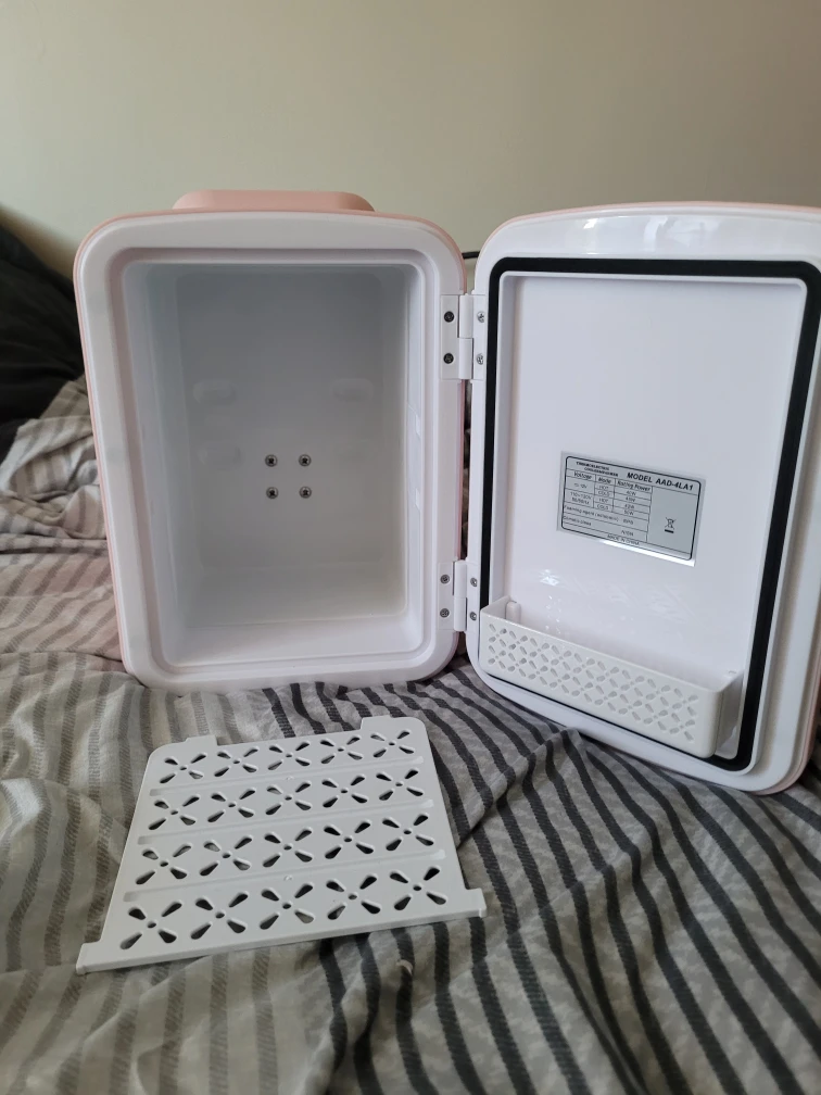 Pink Mini Fridge - Model AAD-4LA1 - photo 3