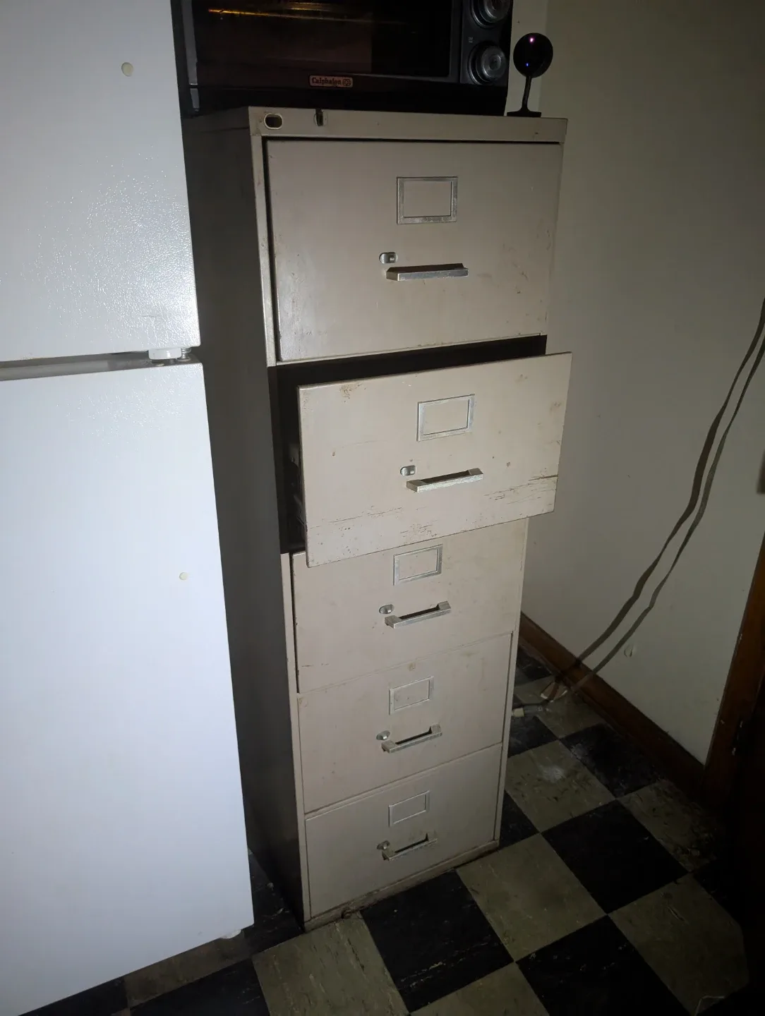 Used Metal Filing Cabinet - Beige image indicator(6)