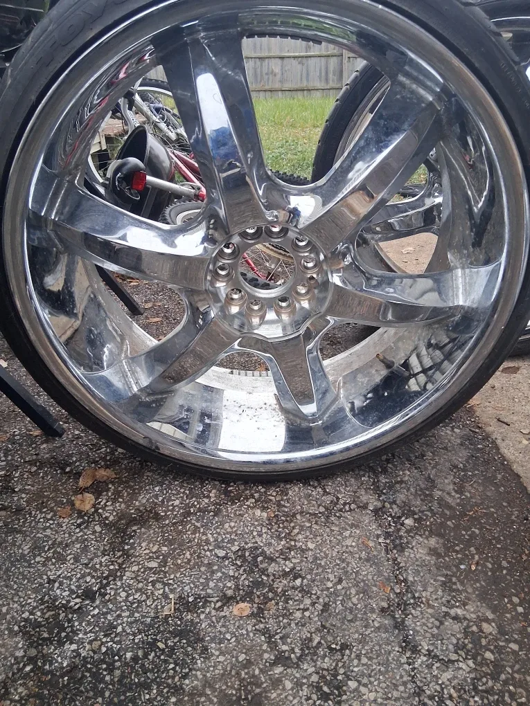 Chrome Wheels and Tires Set image indicator(4)