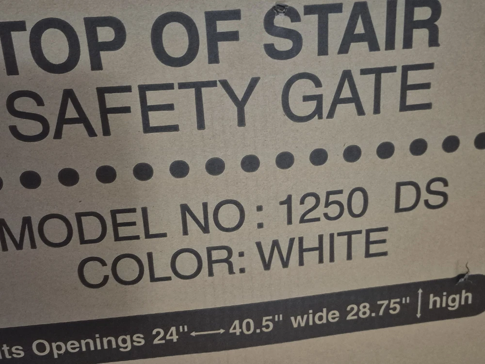 Top of the stairs safety gate - photo 2