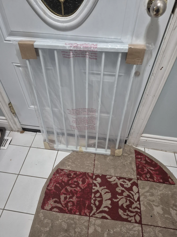 Top of the stairs safety gate - photo 4
