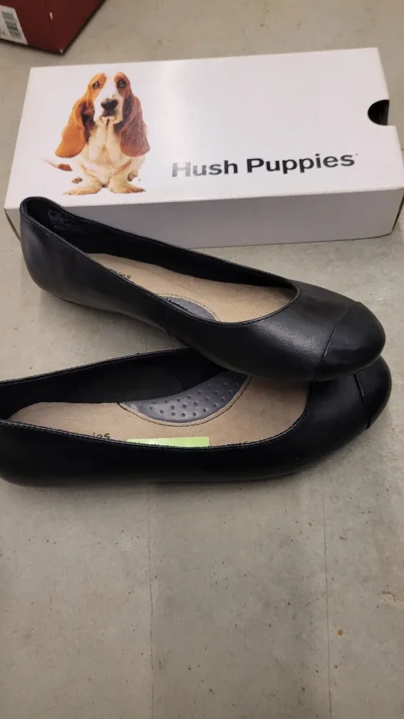 *brand new* Hush Puppies Black flats
