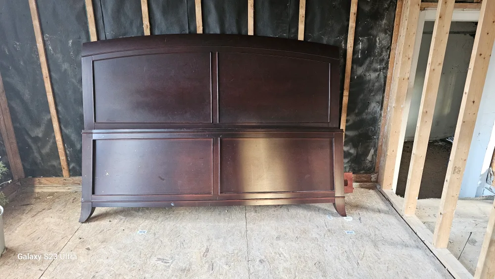 Dark Wood king bed image indicator(3)