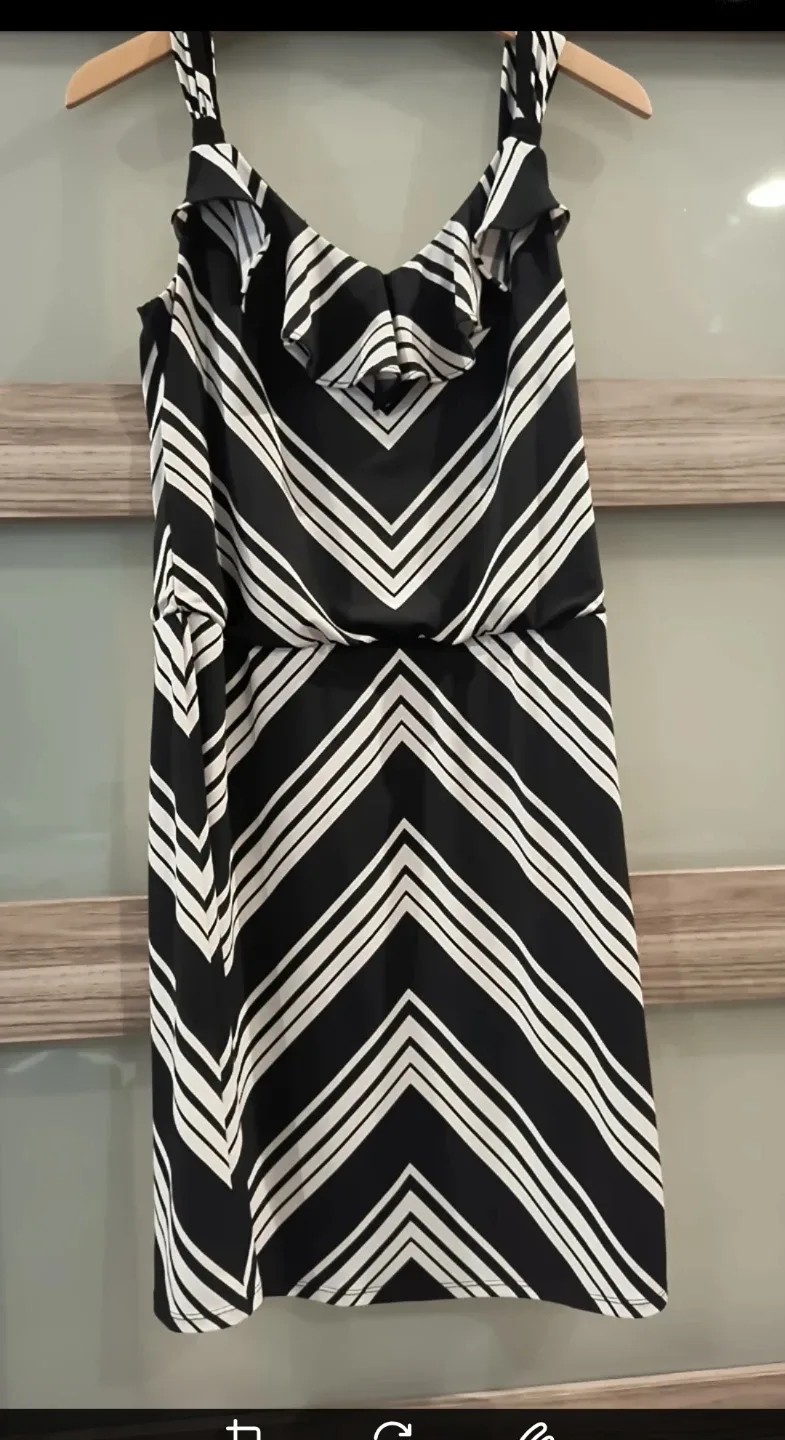 White House Black Market Dress - Size M image indicator(7)