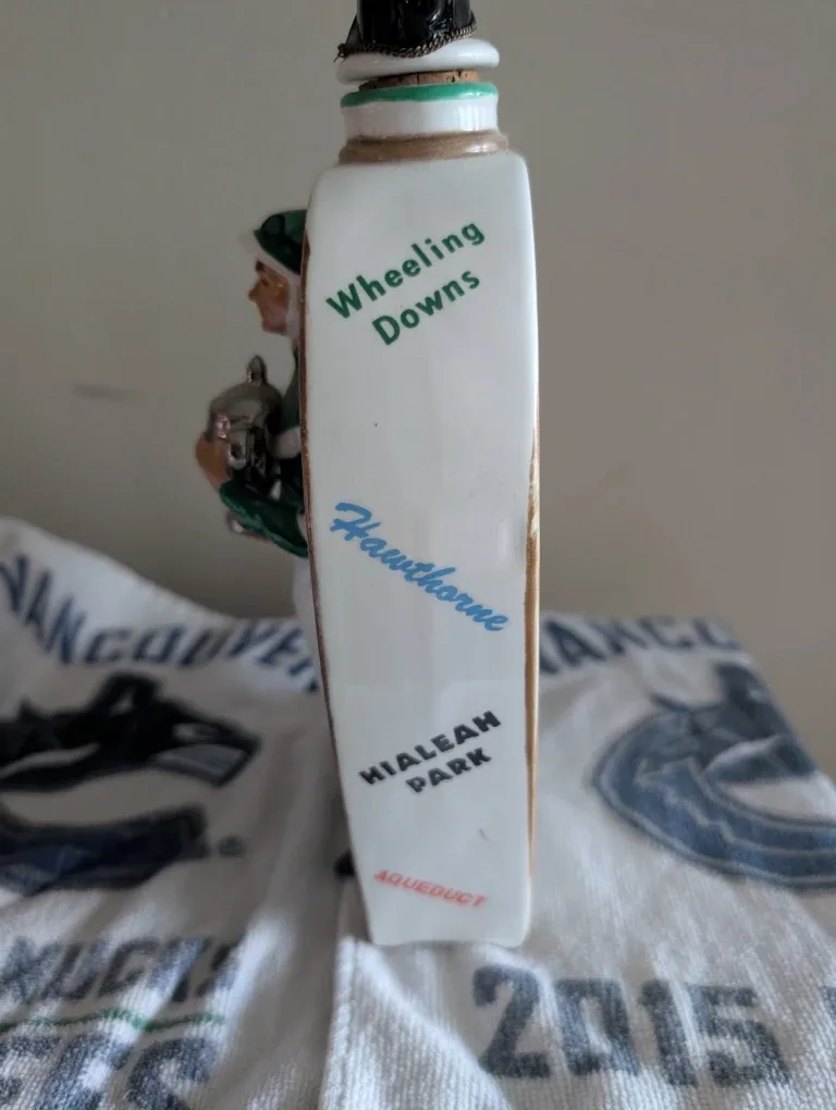 Vintage Horse Racing Whiskey Decanter image indicator(3)