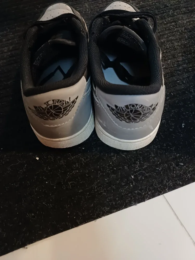 Nike Air Jordan 1 Low Shadow image indicator(2)