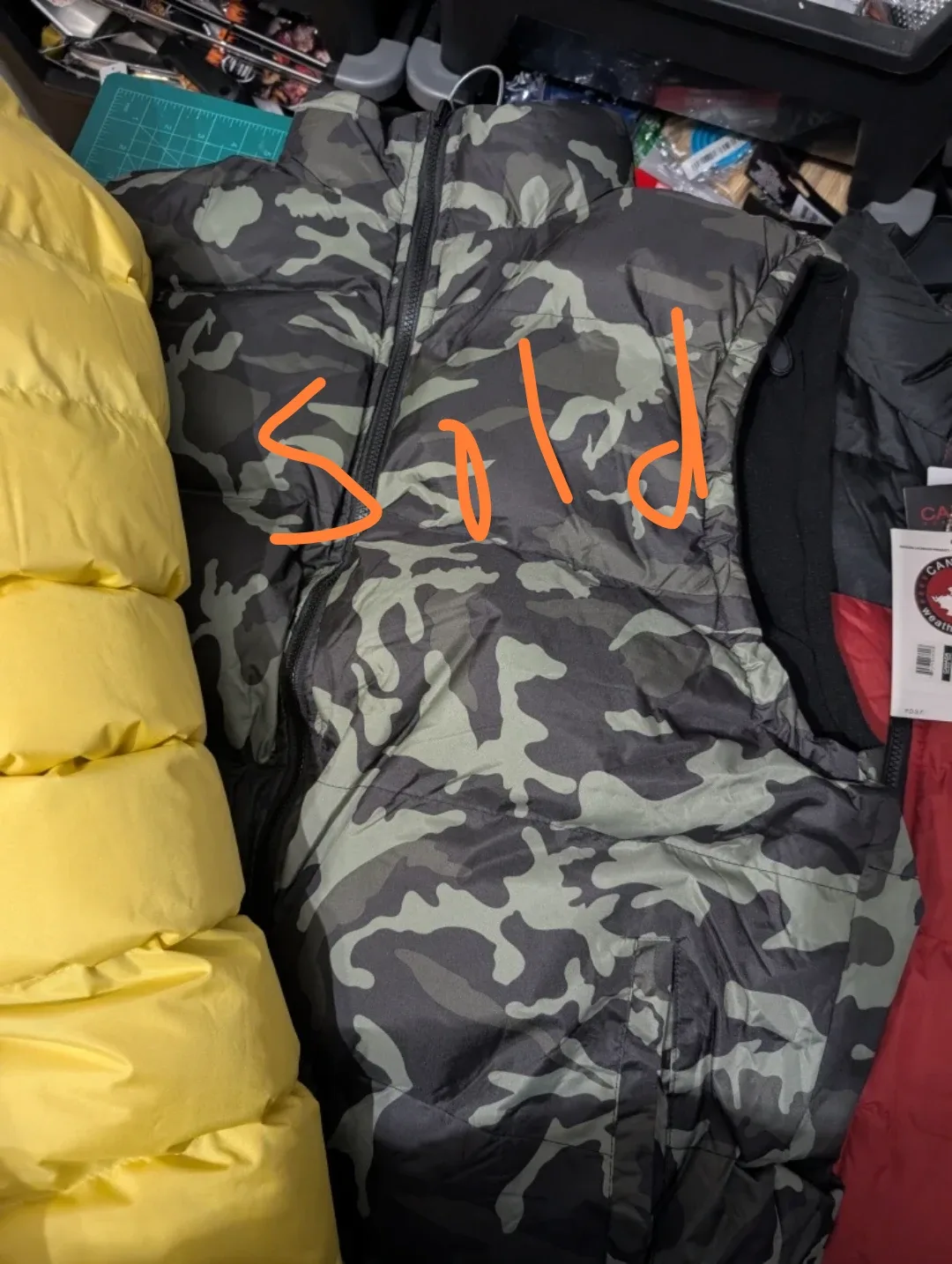 Canada Weather Gear Puffer Vest - XL BRAND NEW! image indicator(5)