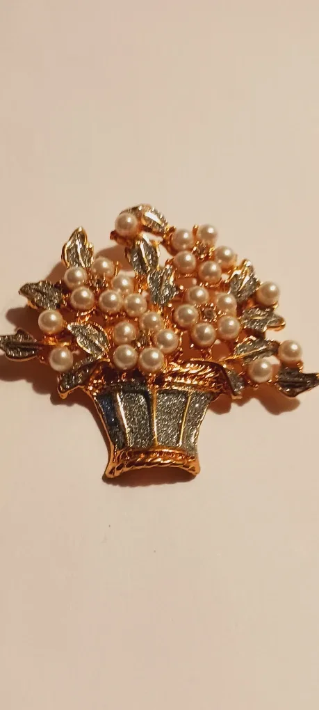 Beautiful Flower Basket Brooch