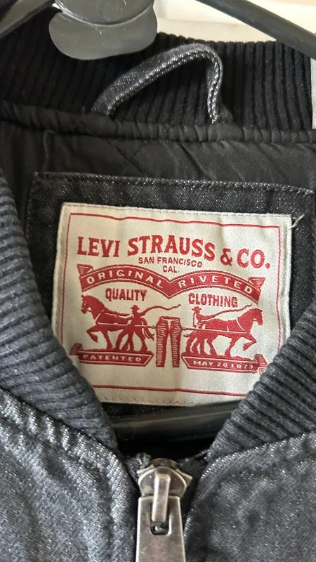 Levi's Black Bomber Jacket - Size M image indicator(2)