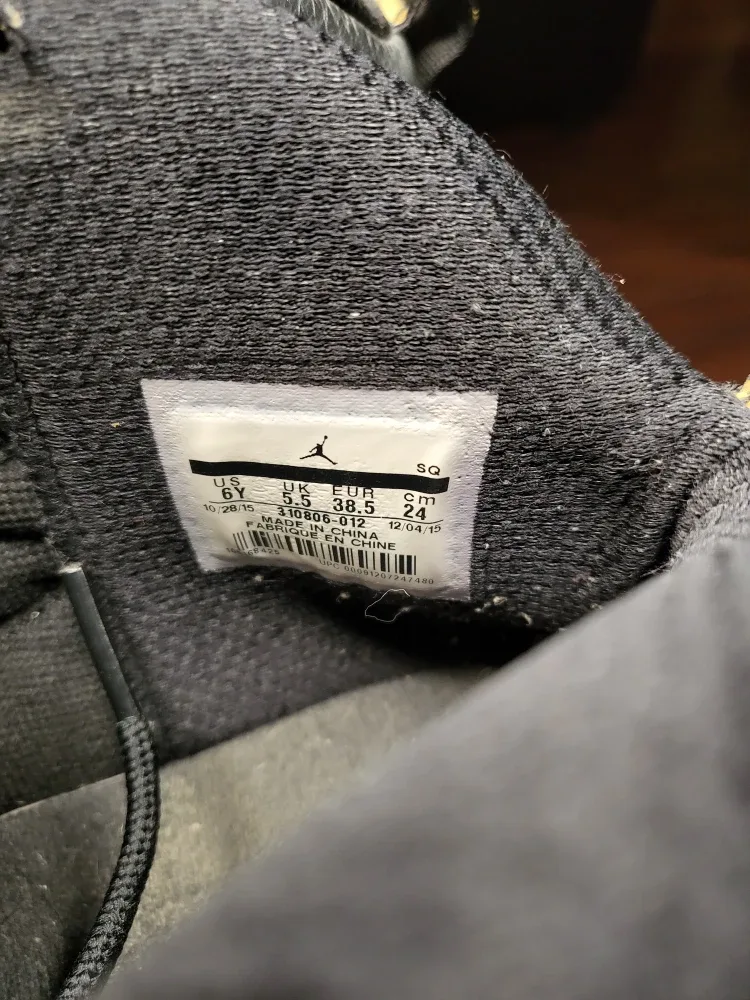 Air Jordan 10 Retro BG Black NYC Size 6Y image indicator(5)