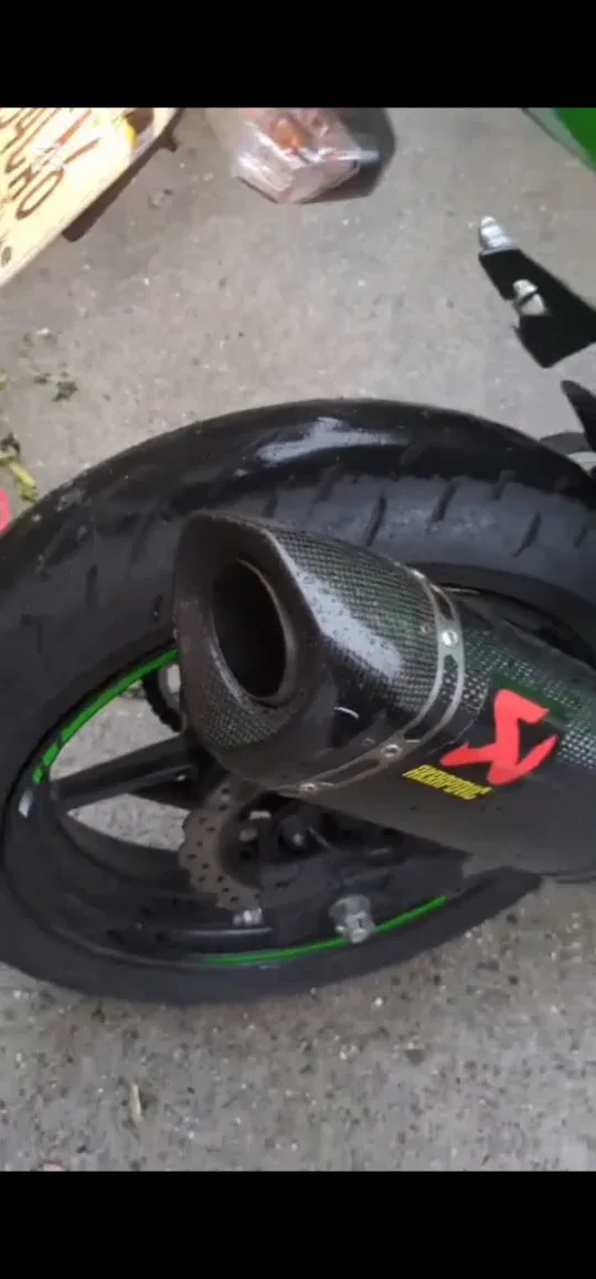 Kawasaki Ninja Motorcycle - Green & Black image indicator(6)