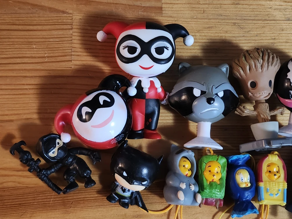Assorted Collectible Figurines - DC, Marvel, Looney Tunes - photo 3