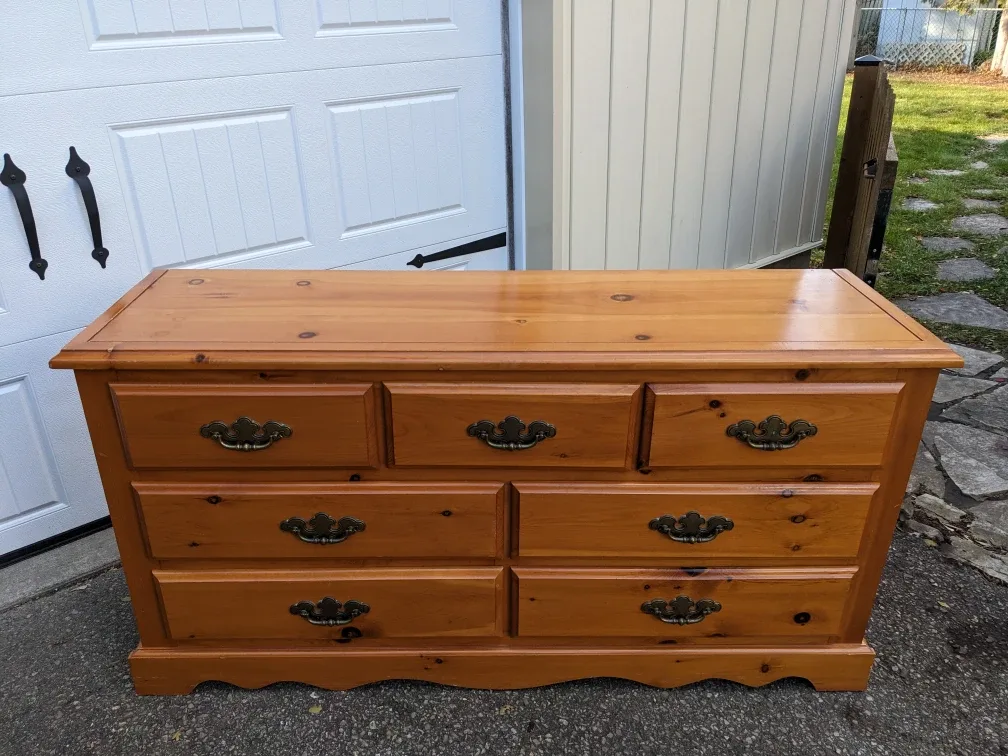 7 Drawer Dresser and Nightstand in Solid Pine image indicator(8)